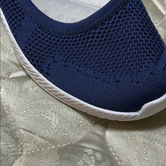 Easy Spirit Women's Navy Knit Slip-On Shoes - Picture 5 of 5